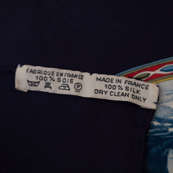 Hermès “Cavaliers Peuls” Silk‎ Scarf by J. de Fougerolle | 90cm - Picture 12 of 12